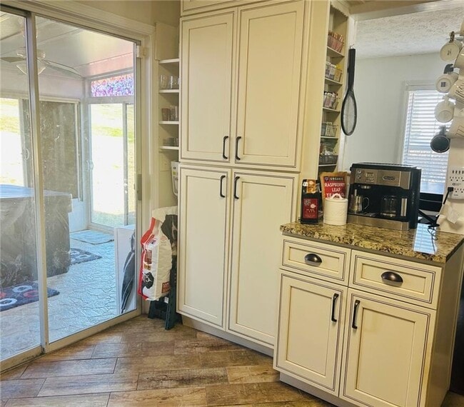 Building Photo - 5472 Riverchase Dr