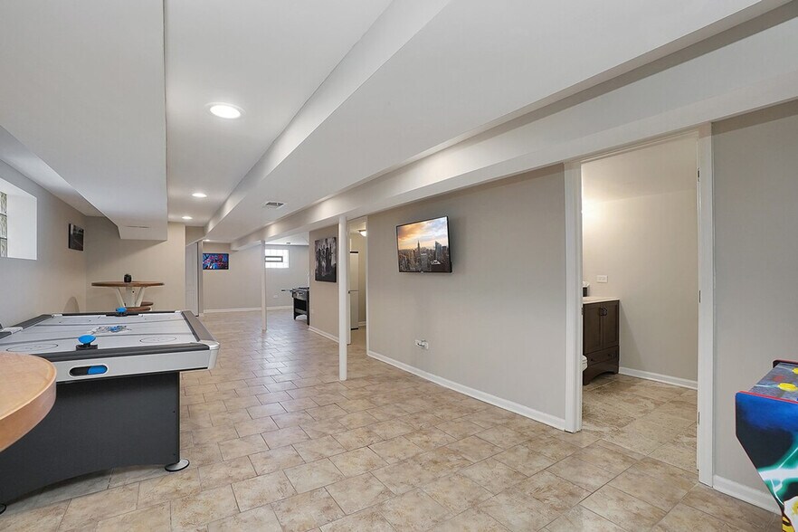 Building Photo - 4552 Kenilworth Ave