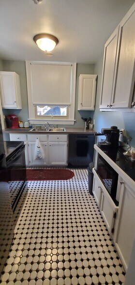 Kitchen - 520 Madison Ave