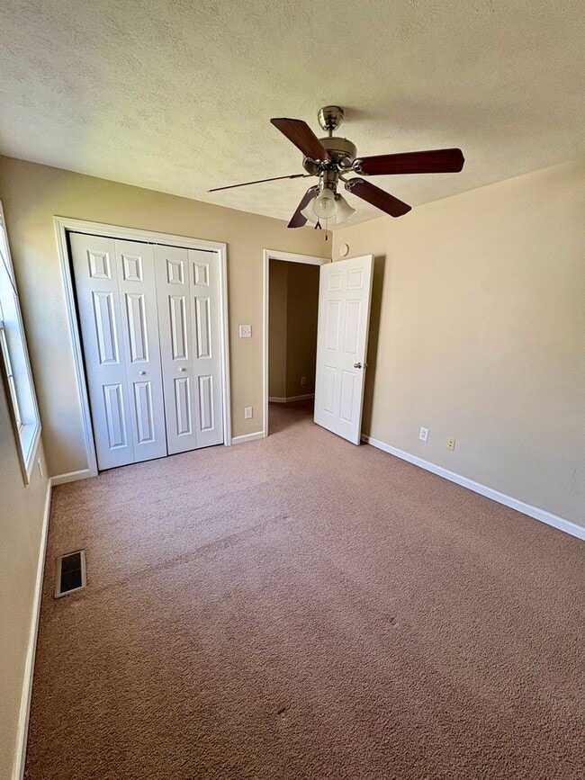 Building Photo - Nice home awaiting you to call home today- close to shopping and dining