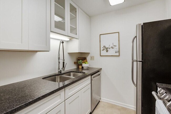 Building Photo - 209 14th St NE