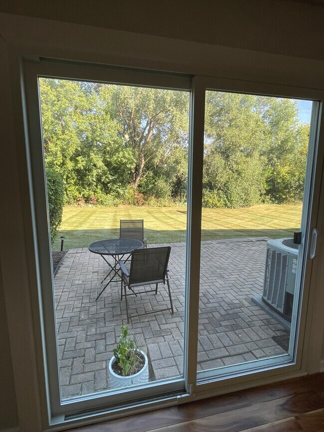 Building Photo - 357 Persimmon Ct