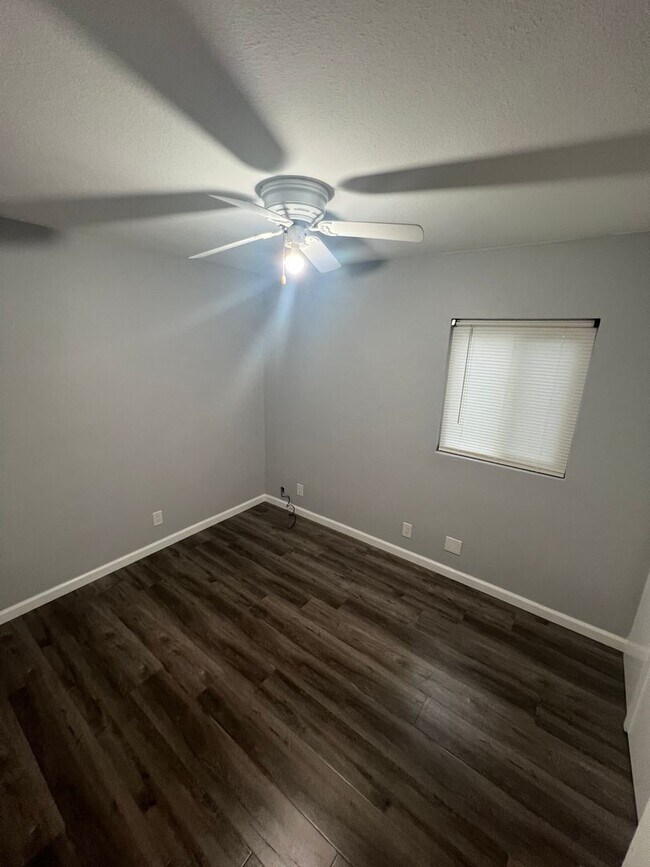 Building Photo - 212 N Aladdin Dr