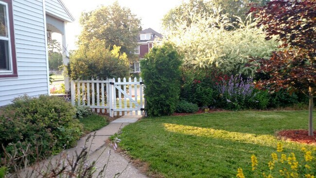 View from yard to the porch - 2101 Ellis St