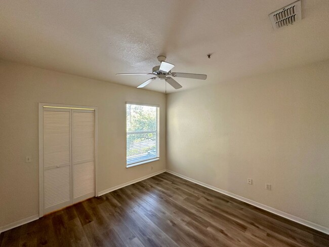 Building Photo - Recently Renovated 2BR/2BA Third Floor Uni...