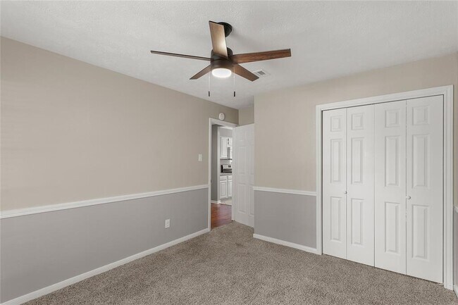 Building Photo - 8402 Pine Shores Dr