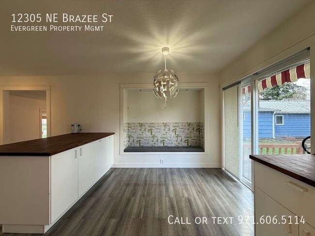 Building Photo - 12305 NE Brazee St