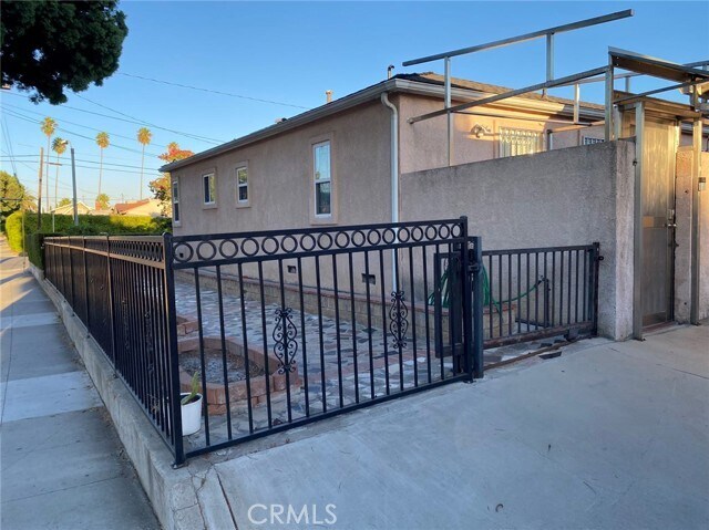 Building Photo - 301 Marguerita Ave