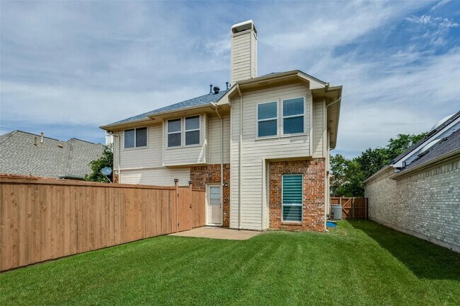 Building Photo - 2704 Orchid Dr