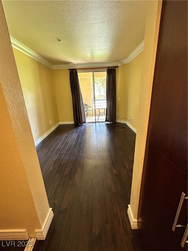 Building Photo - 220 E Flamingo Rd