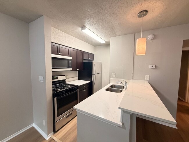 Building Photo - 1bed/1bath condo in 78704