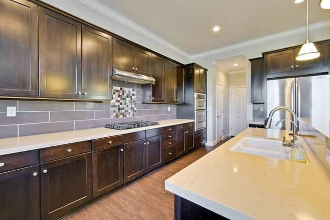 Building Photo - Gorgeous and Very Spacious Home - 3BR 2.5 BA in  San Jose - This is a MUST SEE!!!