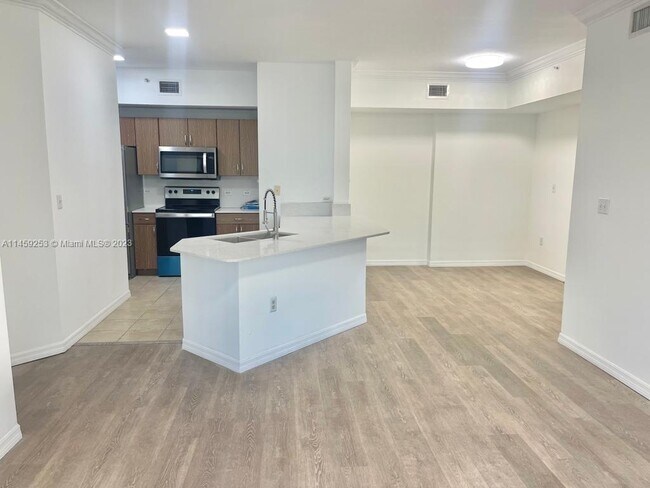 Building Photo - 9172 Collins Ave