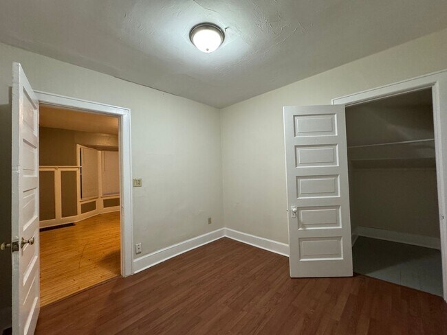 Building Photo - Bright & Spacious 2 Bedroom Lower Unit wit...