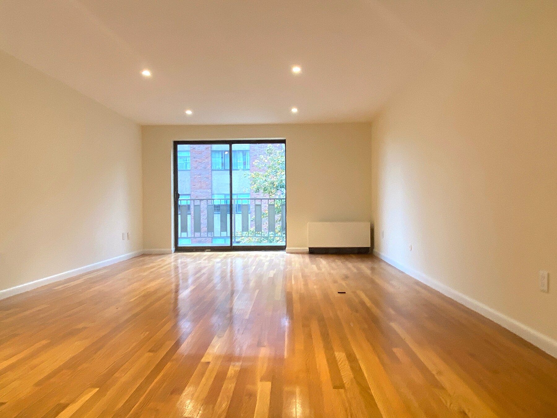 Building Photo - 40 Williams St