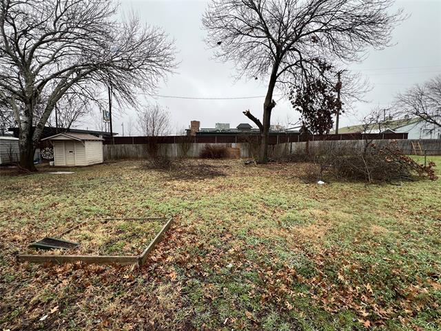 Building Photo - 2106 N Loy St