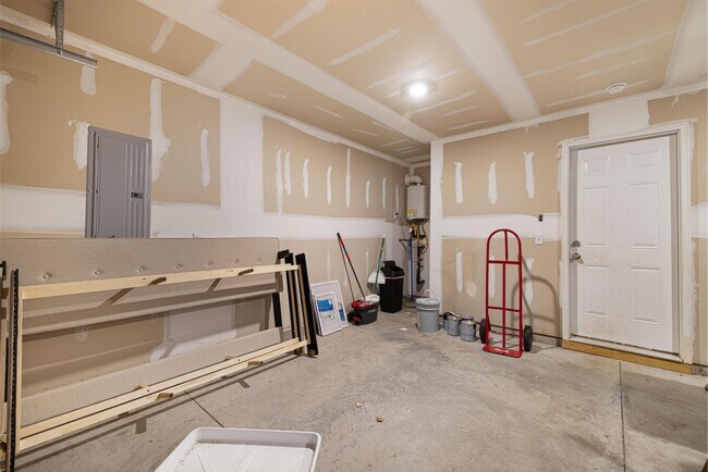 Building Photo - 1124 Tay Sta