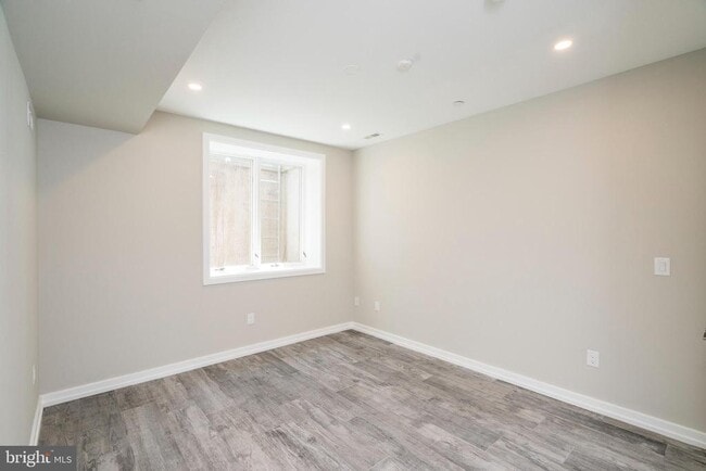 Building Photo - 1701 Bainbridge St