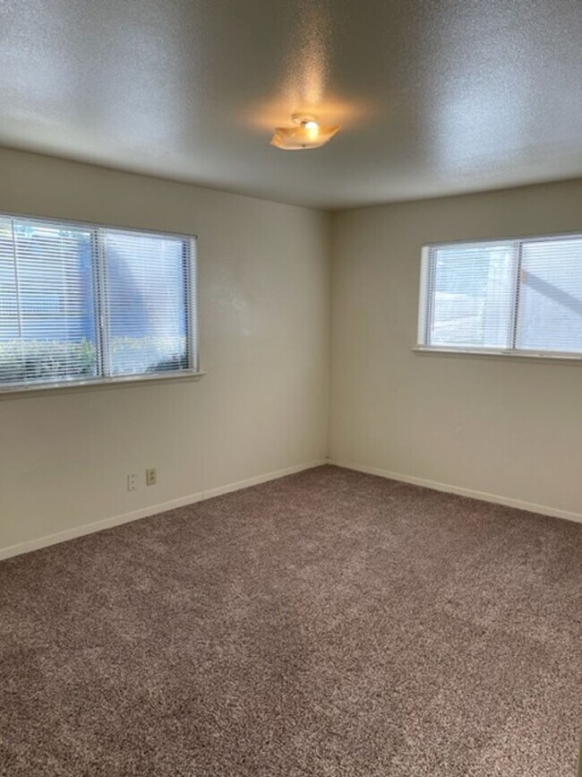 Building Photo - PLAC2158