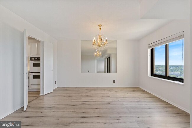 Building Photo - 309 Yoakum Pkwy