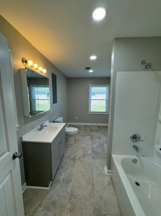 Building Photo - Charming 3-Bedroom Home in Nicholasville, 2 Car Garage! Fenced in Backyard!
