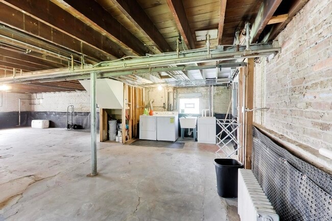Building Photo - 7922 W Elmgrove Dr