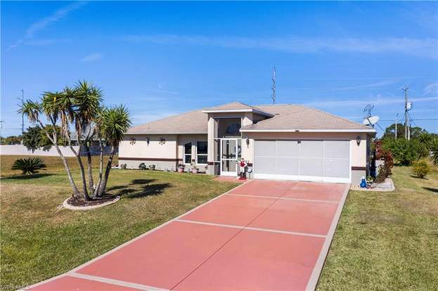 Building Photo - 703 NE 23rd Terrace