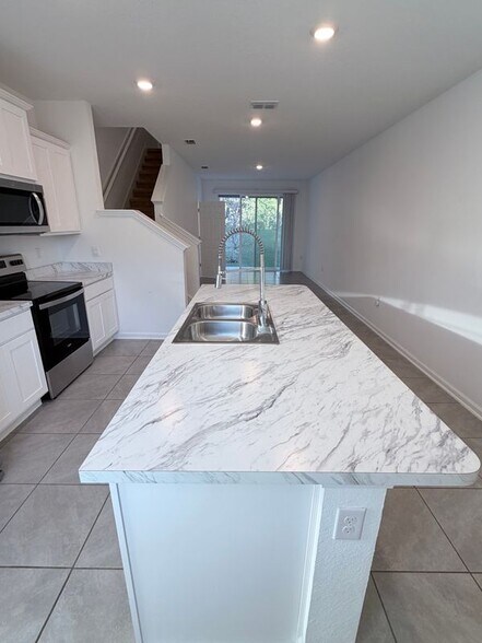 Building Photo - 4927 Nebula Ln