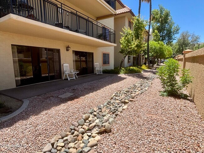 Building Photo - 10330 W Thunderbird Blvd