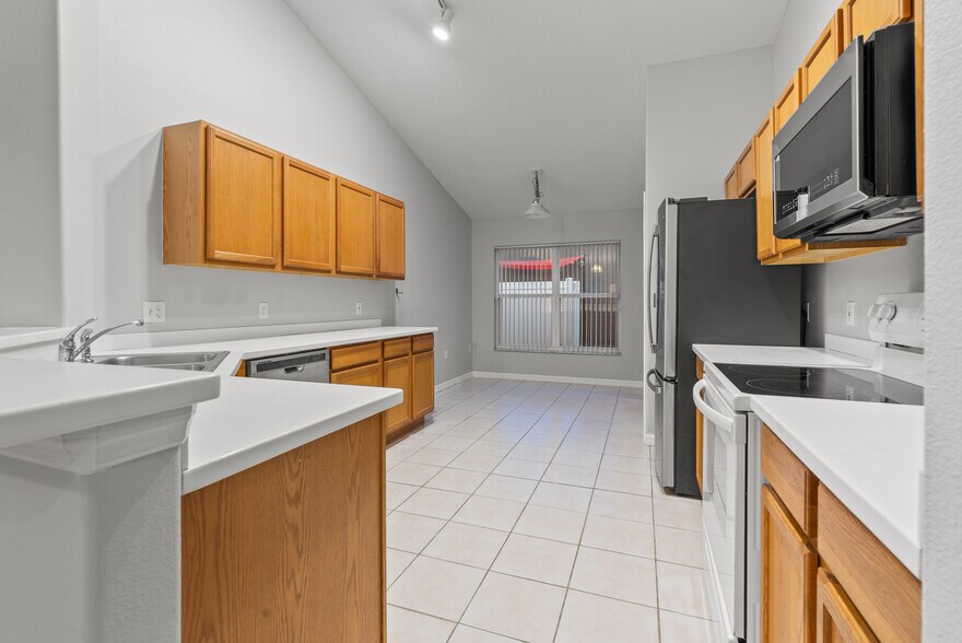Building Photo - 2817 Moultrie Creek Dr