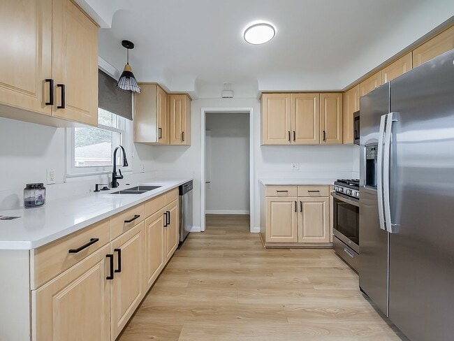 Building Photo - AVAILABLE NOW! Beautiful 3-Bedroom Waterfront Home with Breathtaking Views