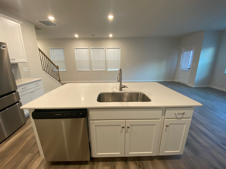 Building Photo - Room in Townhome on Canton Side Ave