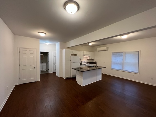 Beautiful open floor plan - 136 Grand Ave