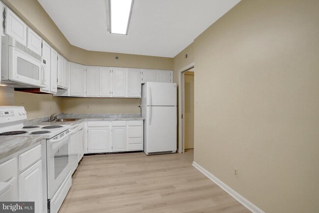 Building Photo - 3713 S George Mason Dr