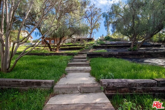 Building Photo - 11619 Lerdo Ave