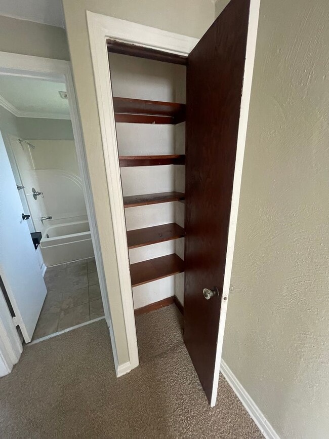 Building Photo - Townhouse on Spacious Corner Lot