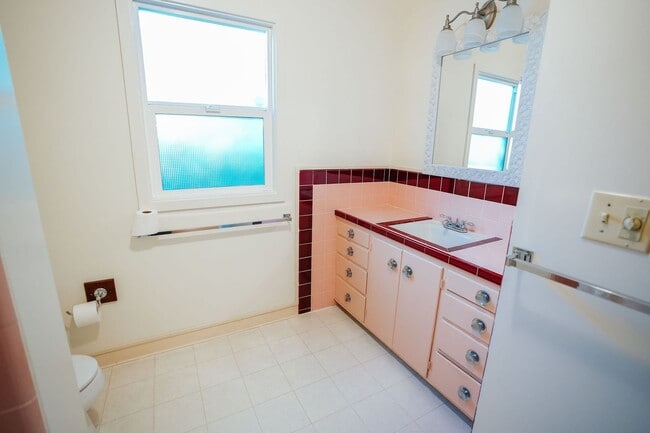 Building Photo - 1911 H St