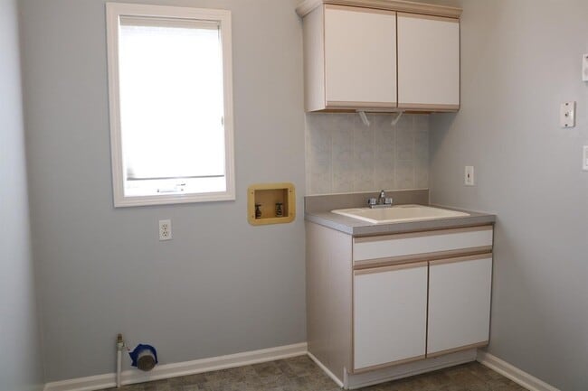 Building Photo - 9939 Sequoia Ln