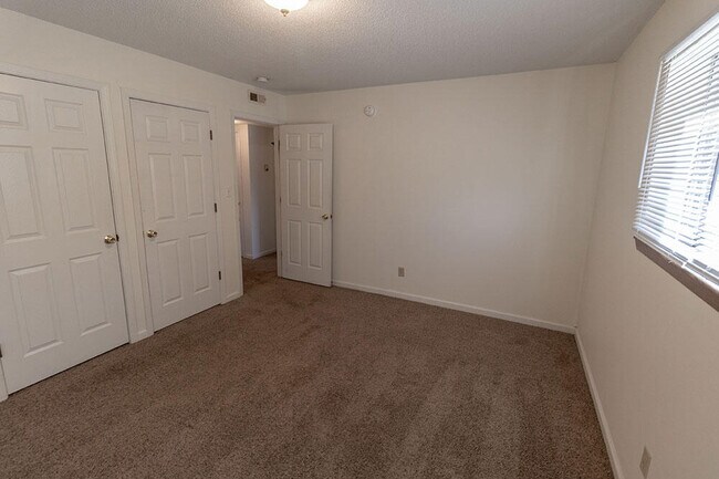 Building Photo - 280 Apple Tree Ct