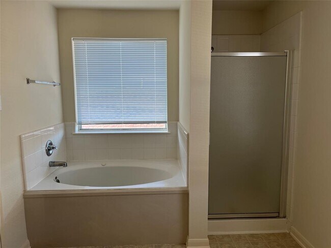 Building Photo - 6542 Hawthorne Falls Ln