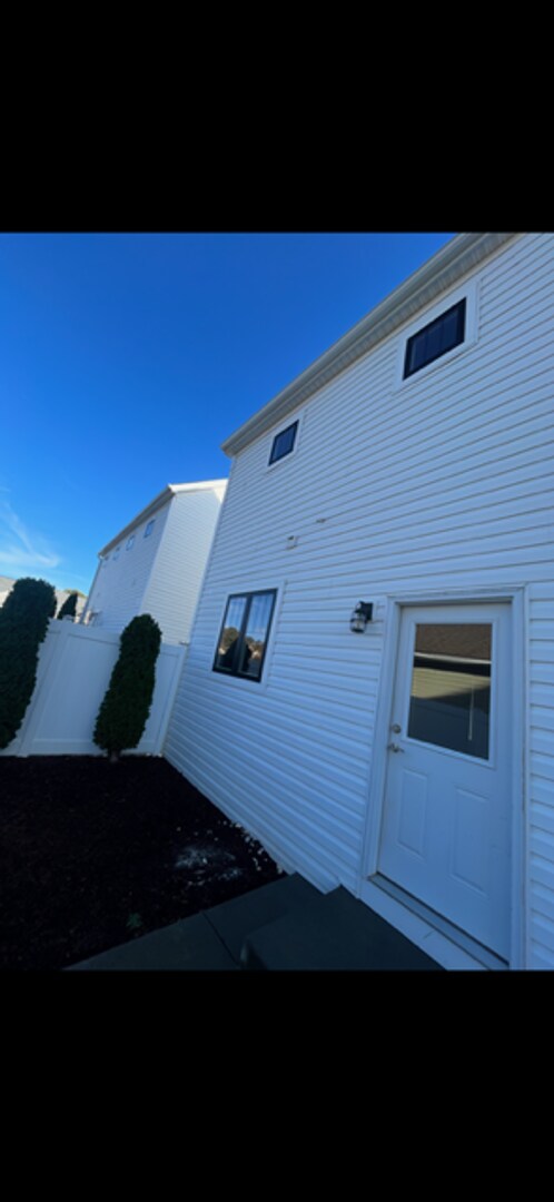 Building Photo - Beautiful 3-Bedroom, 3-Bathroom Townhome N...