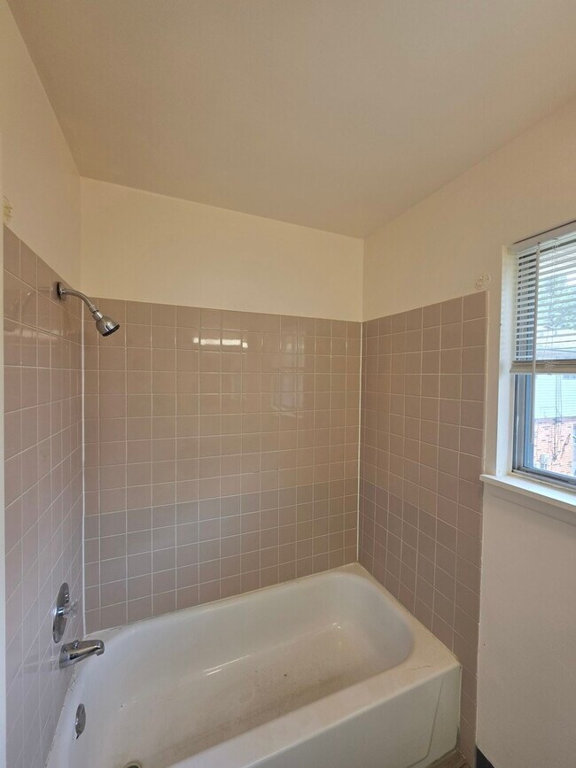 Building Photo - 5044 Brighton Ln