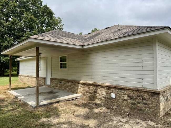 Building Photo - 611 Carson Rd