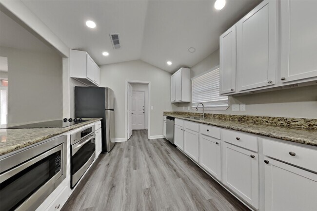 Building Photo - 14822 Carolina Falls Ln