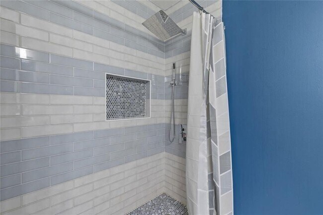 Building Photo - 494 Plainville Dr SW