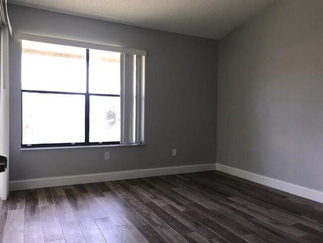 Building Photo - 13025 Northshire Trail