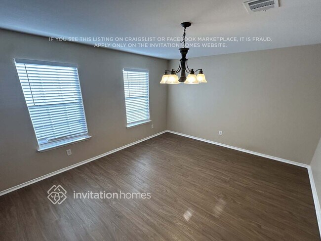 Building Photo - 250 Hilltop Dr