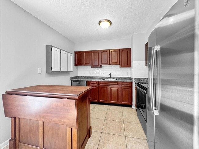 Building Photo - 1003 County Rd 17A W