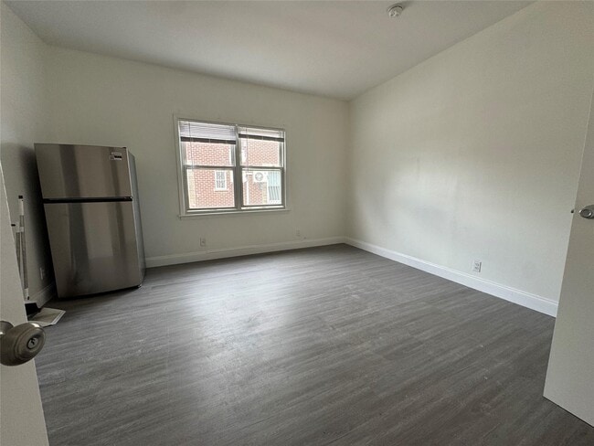 Building Photo - 84-40 60th Dr