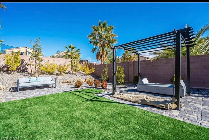 Building Photo - 10240 Falling Needle Ave